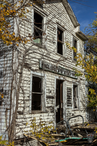 Illustration for article titled The Crumbling Chaos of Abandoned Amusement Parks